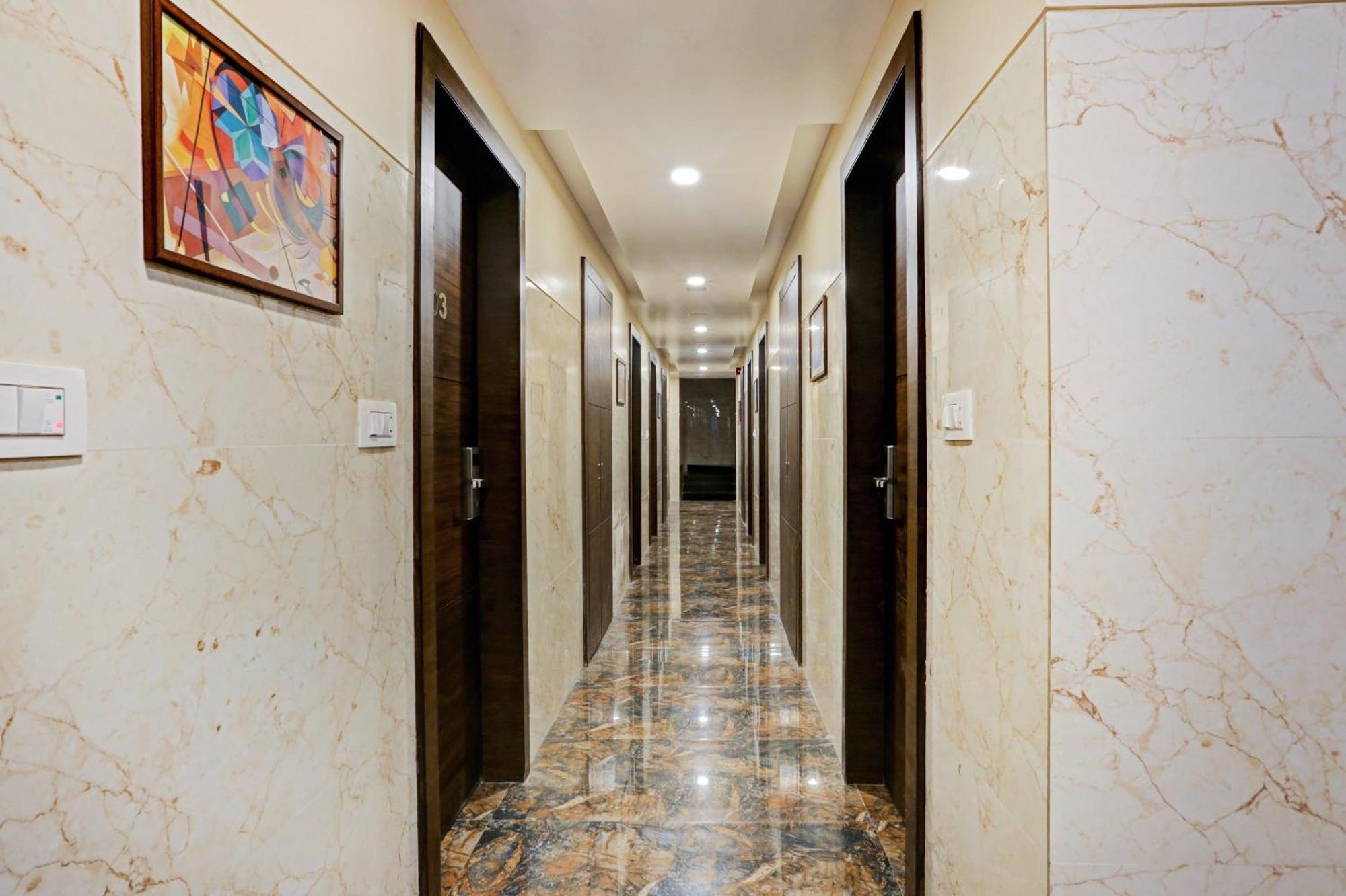 Capital O 80951 Hotel Vertigo Suite Bombay Extérieur photo