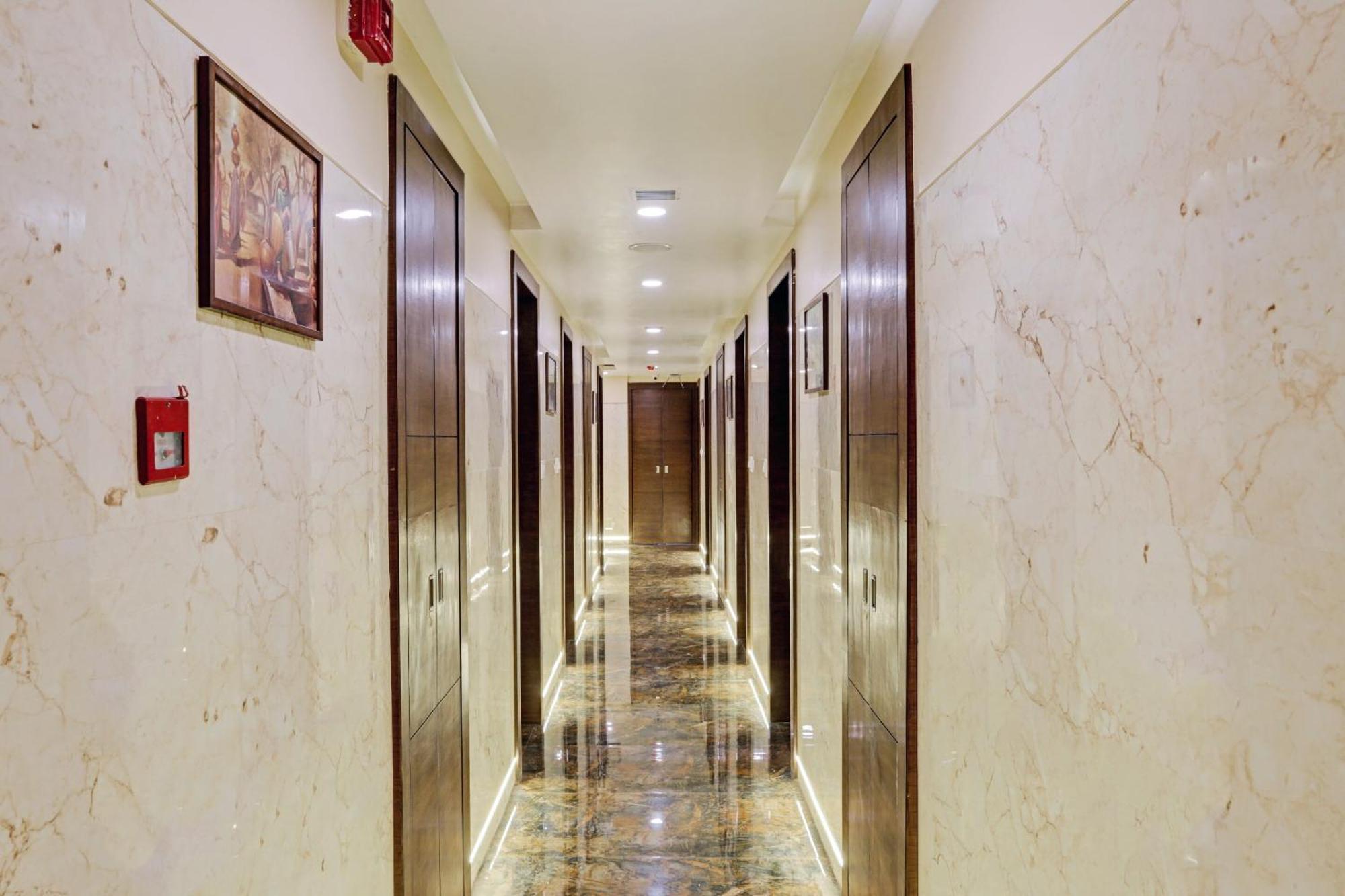 Capital O 80951 Hotel Vertigo Suite Bombay Extérieur photo